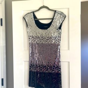 Lovely ombré sequin mini EUC